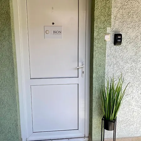 Ikon Apartment *